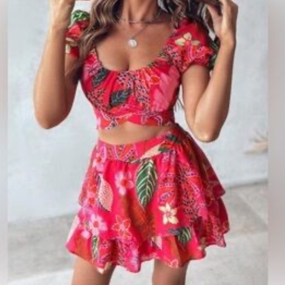 NWT CRYSTAL SKY TROPICAL PRINT TWO PIECE CROP TOP AND SKIRT SIZE SMALL - Picture 3 of 14